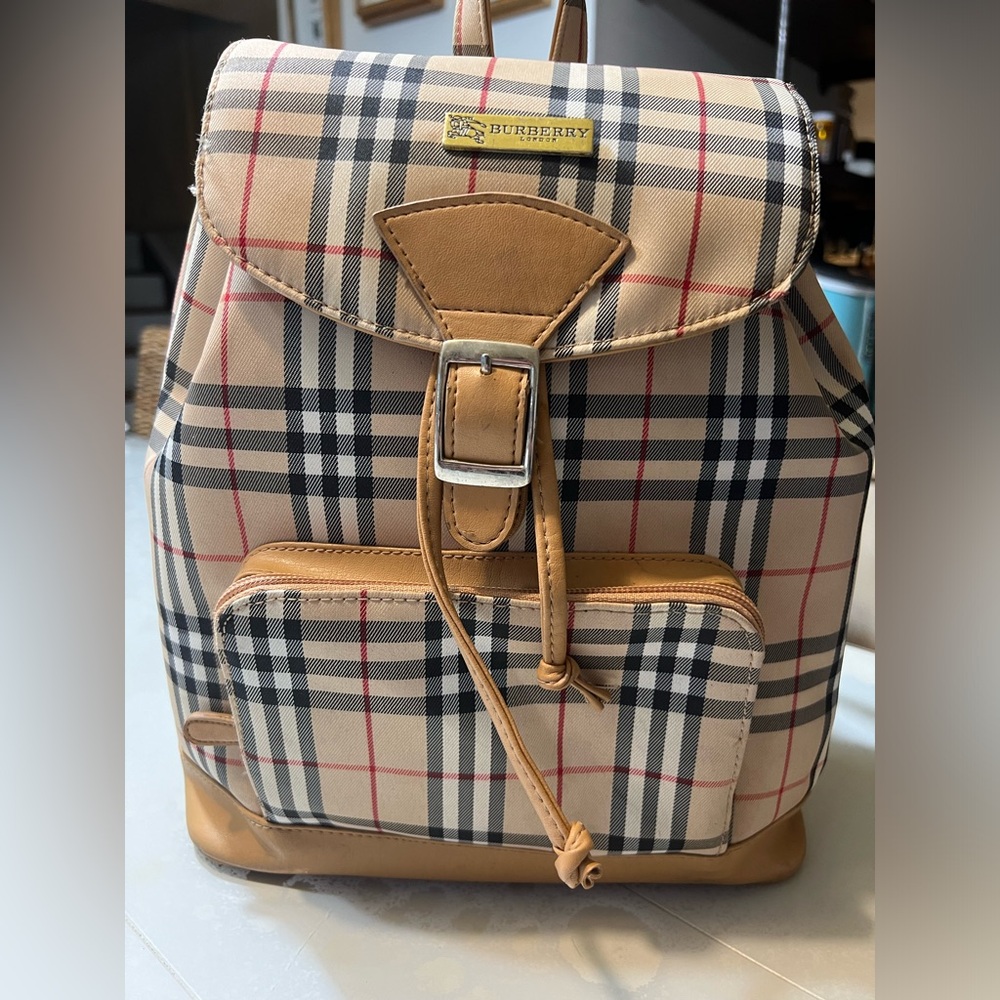 🔥 Stunning Burberry Check Backpack - Iconic Style & Luxury! 🔥